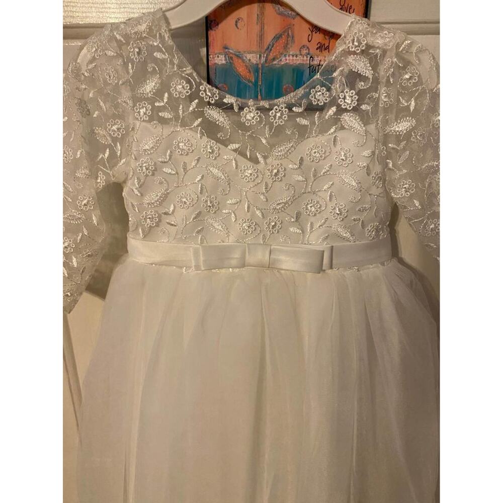 Girl's formal dress Size 5. NWT. white lace, 3/4 length and 3/4 sleeve, V back.